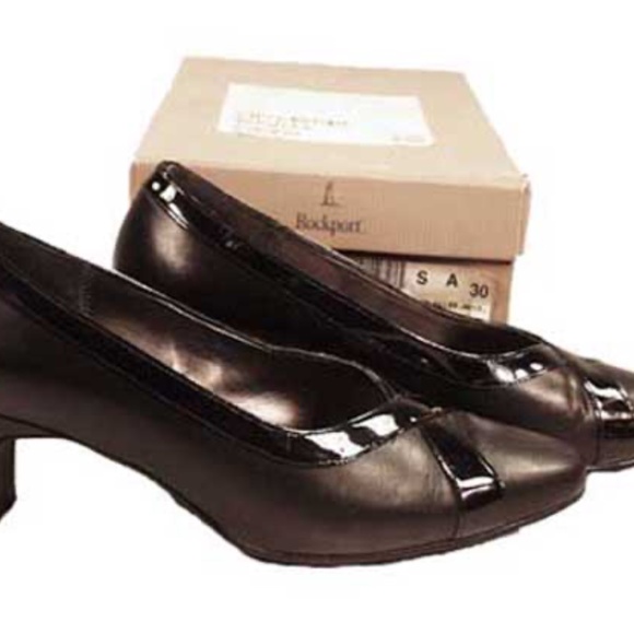 PUMPS, PATENT CROSSOVERS ON UPPERS, Sz 8B, BLACK, MADE IN CANADA, HEEL 2 inches, - Picture 4 of 5